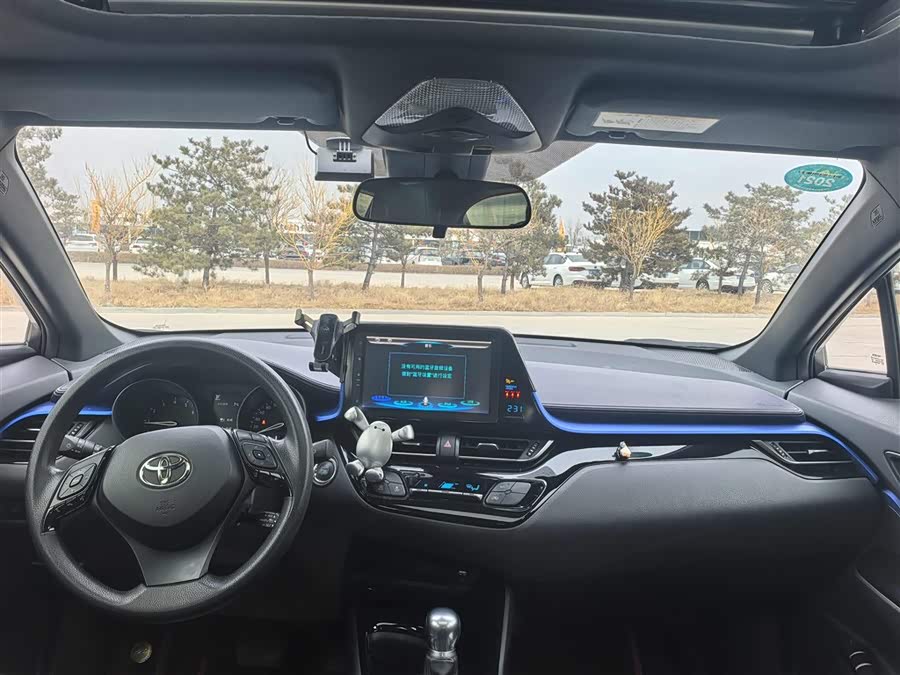 Toyota C-HR 2020 car image #12