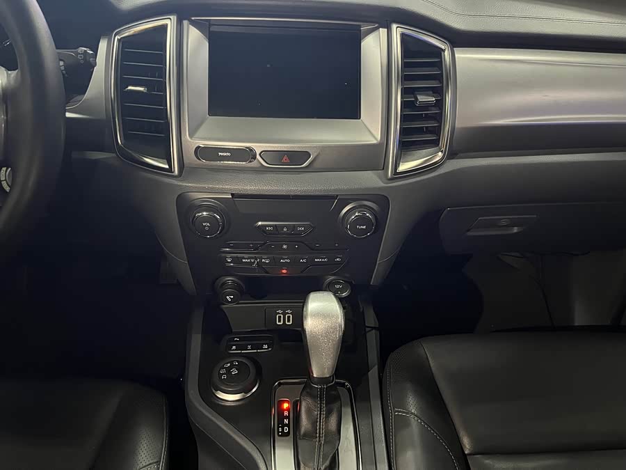 Ford Everest 2017 صورة سيارة #12