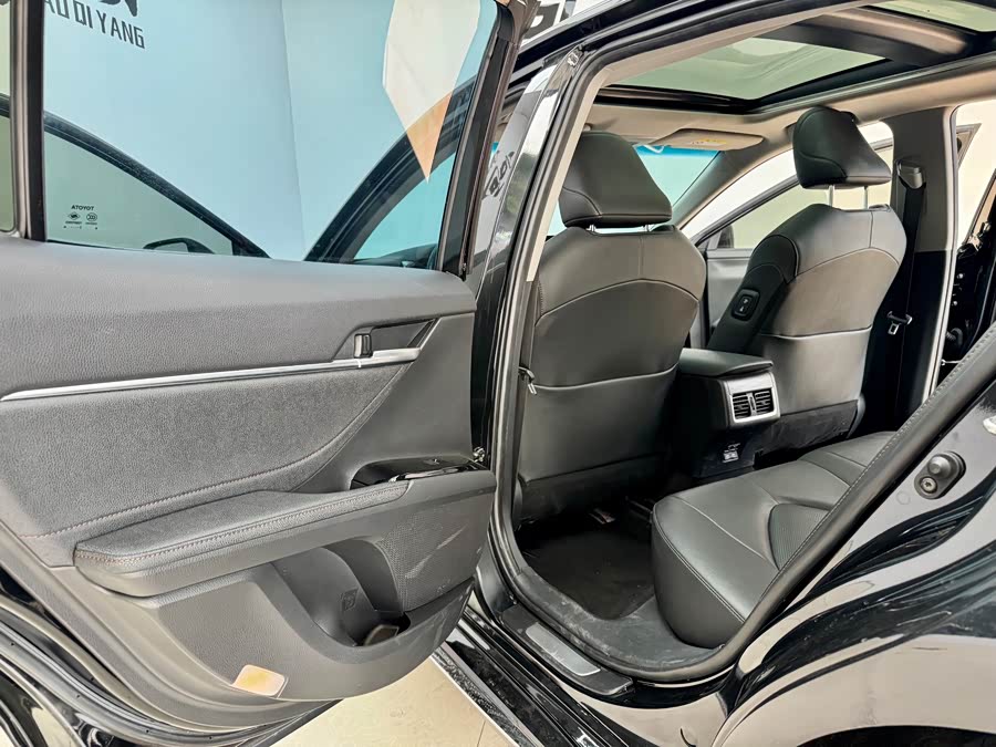 Toyota Camry 2023 car image #12