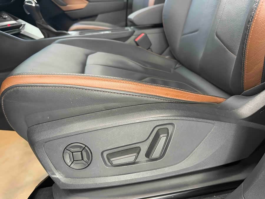 Audi Q3 2021 car image #12