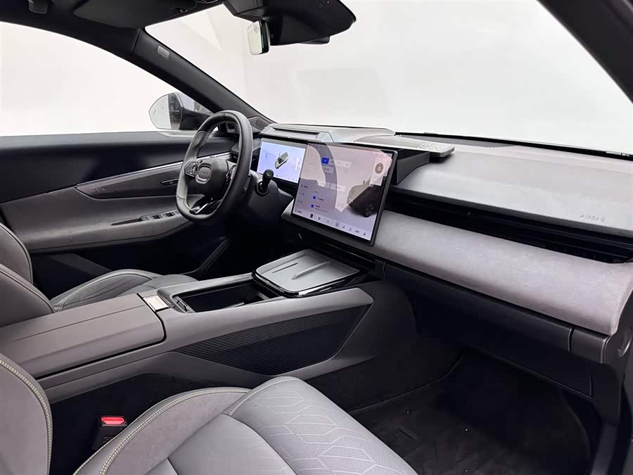 Lynk & Co 08 EM-P 2024 car image #12
