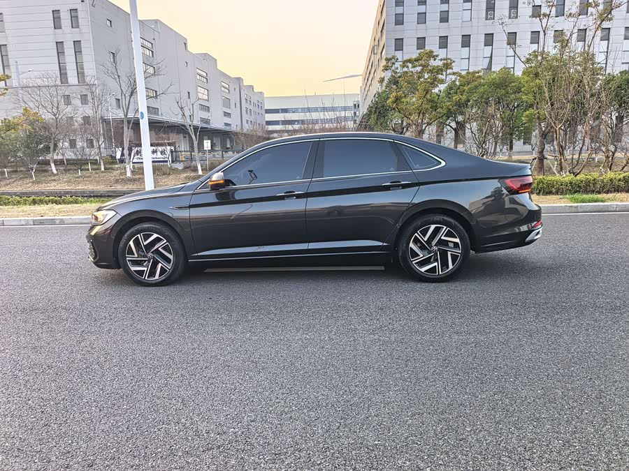 Volkswagen Sagitar 2023 car image #12