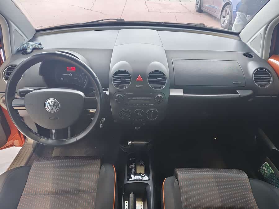 Volkswagen Beetle 2011 изображение автомобиля #12