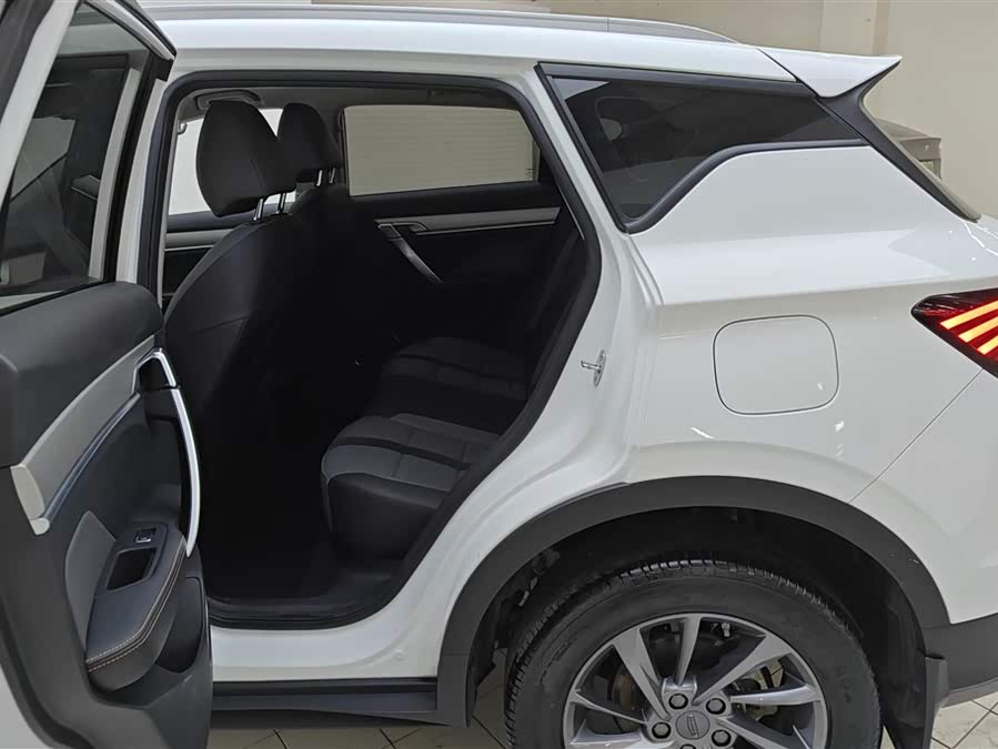 GEELY Coolray 2024 car image #12