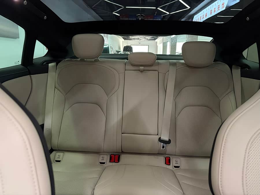 MI SU7 2025 immagine di auto #12