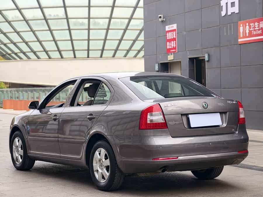 Skoda Octavia 2012 car image #12