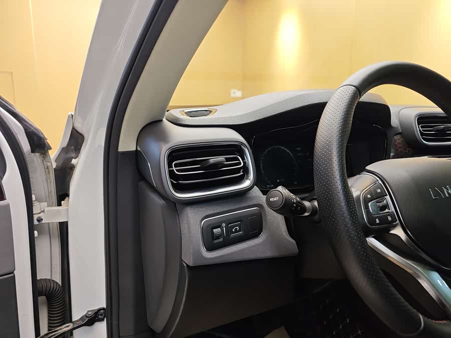 Lynk & Co 02 2019 #12 Lynk & Co 02 2019 car image #12