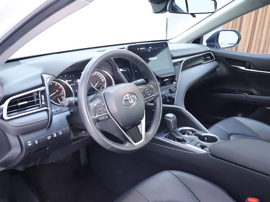 Toyota Camry 2022 car image #12