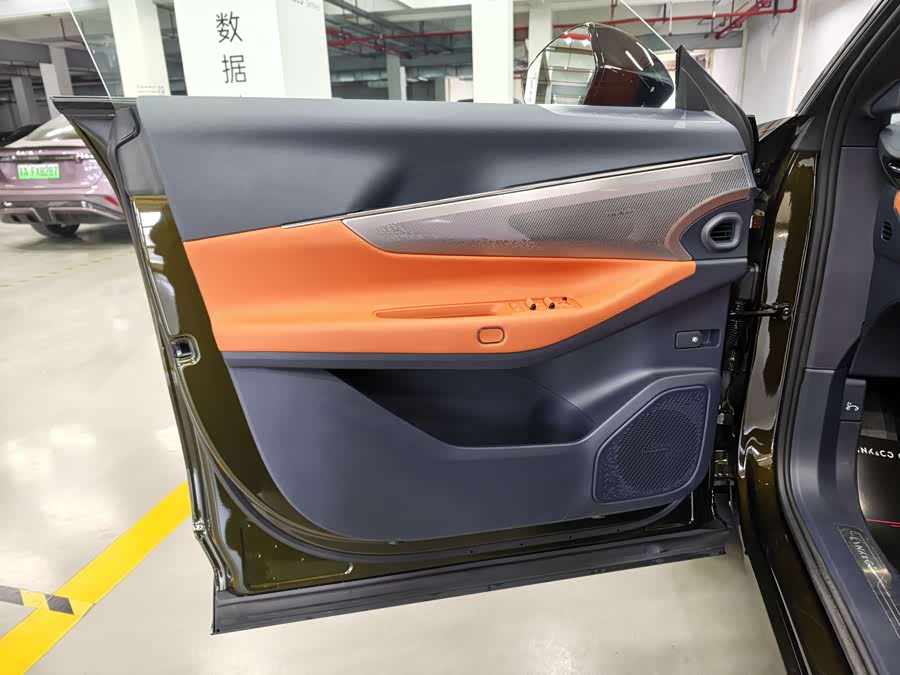 Lynk & Co 08 EM-P 2025 car image #12