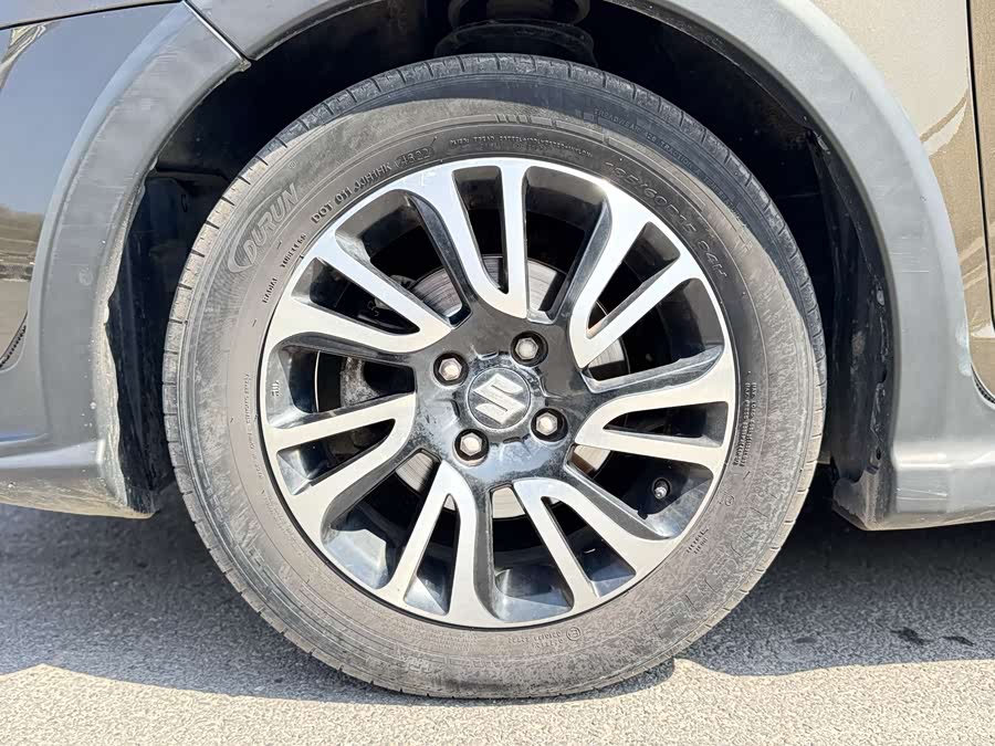 Suzuki Swift 2015 car image #12