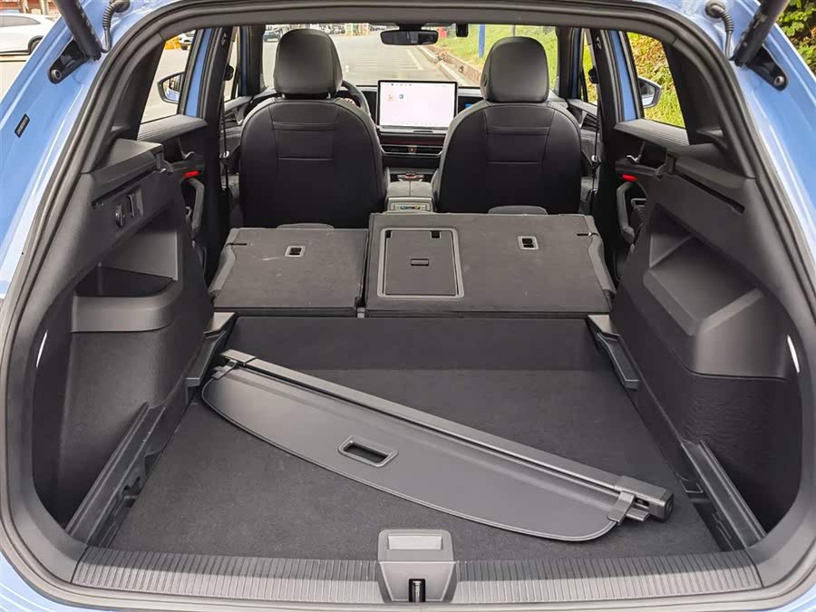 Volkswagen Tiguan L 2024 car image #12