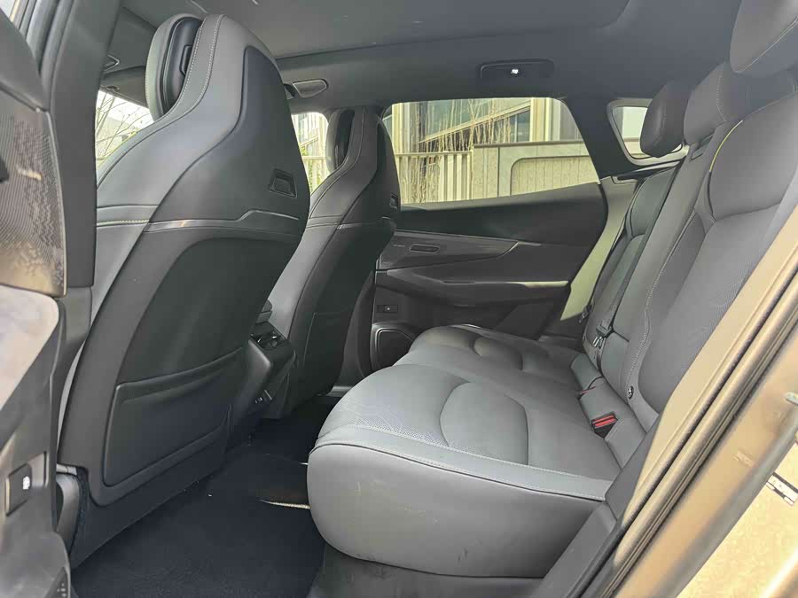 Lynk & Co 08 EM-P 2023 car image #12