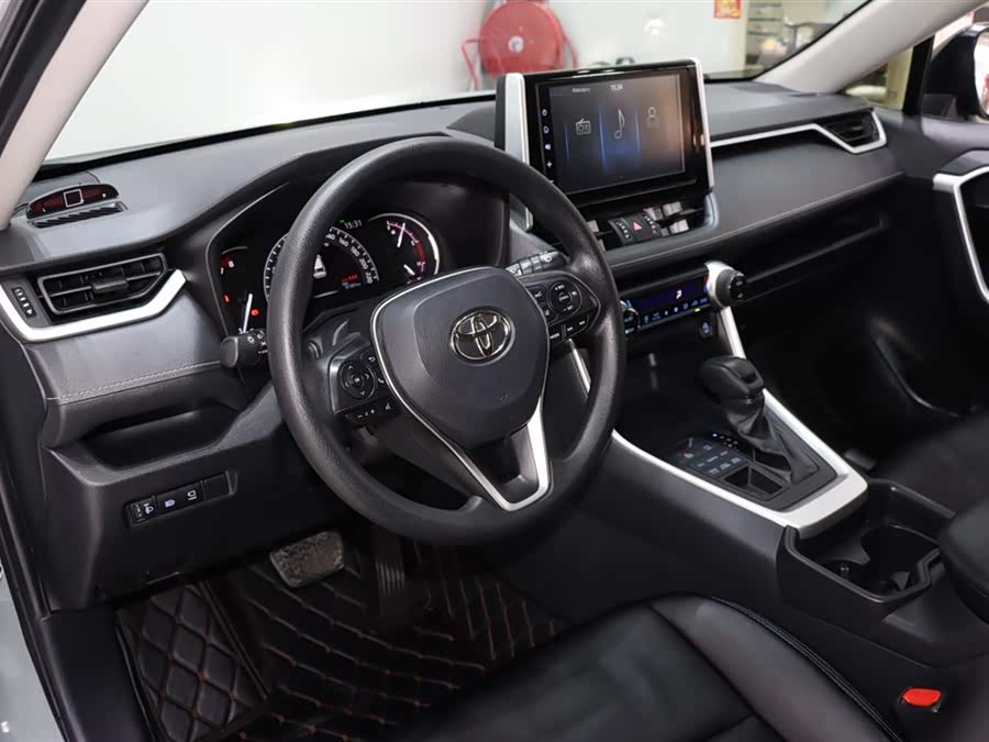 Toyota RAV4 2019 car image #12