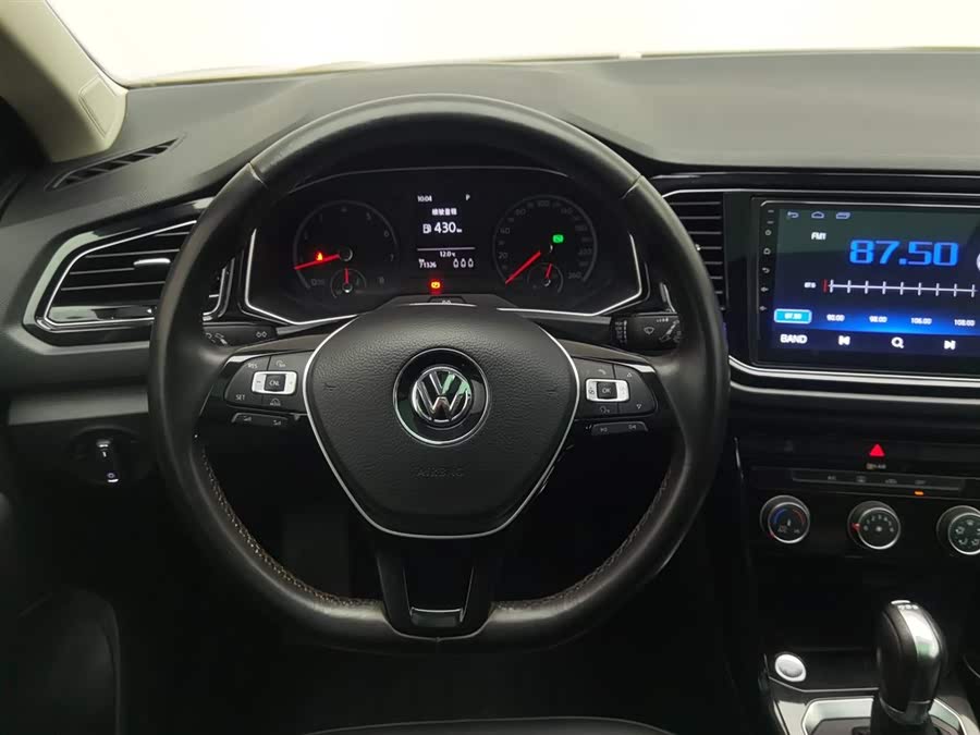 Volkswagen T-Roc 2019 car image #12