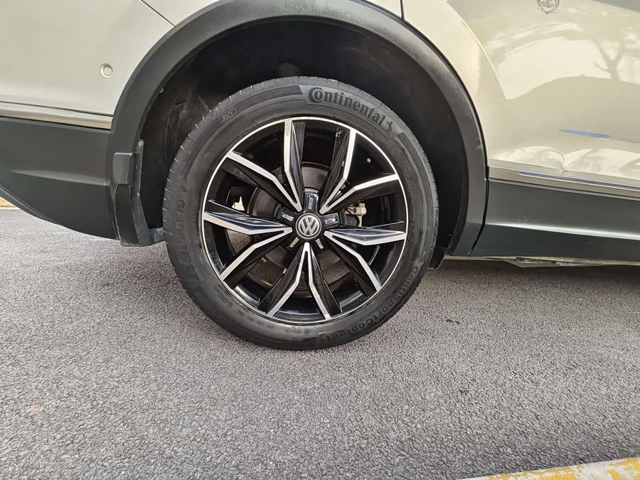 Volkswagen Tiguan L 2019 изображение автомобиля #12