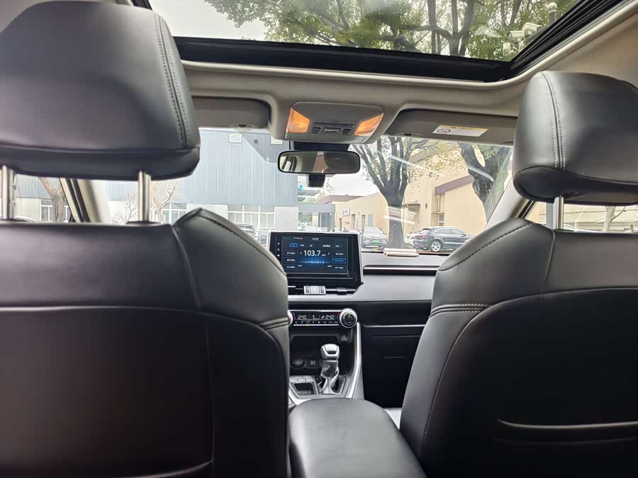 Toyota RAV4 2020 car image #12