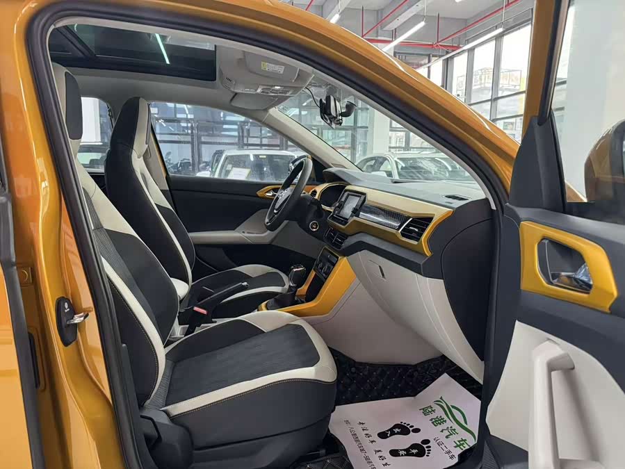 Volkswagen T-Cross 2020 car image #12