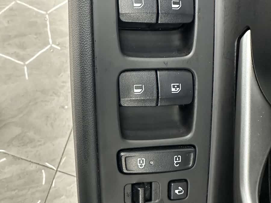 Hyundai Elantra 2023 immagine di auto #12