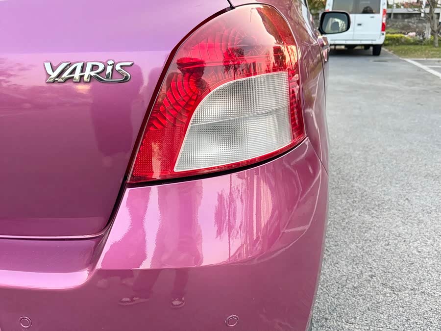 Yaris 2009 car image #12