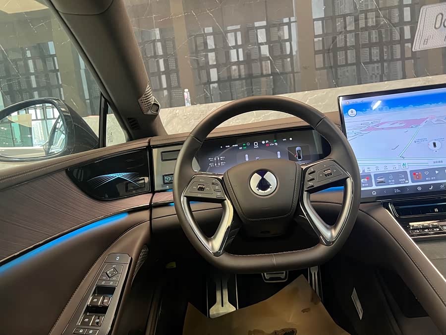 Denza Z9 2024 car image #12