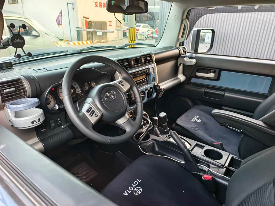 Toyota FJ Cruiser 2015 car image #12