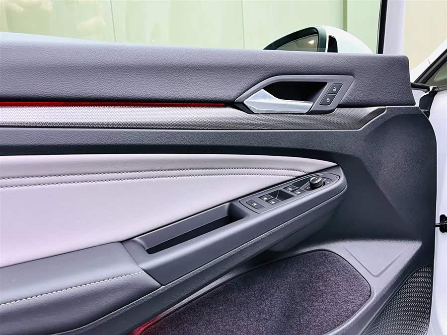 Volkswagen Golf 2026 car image #12