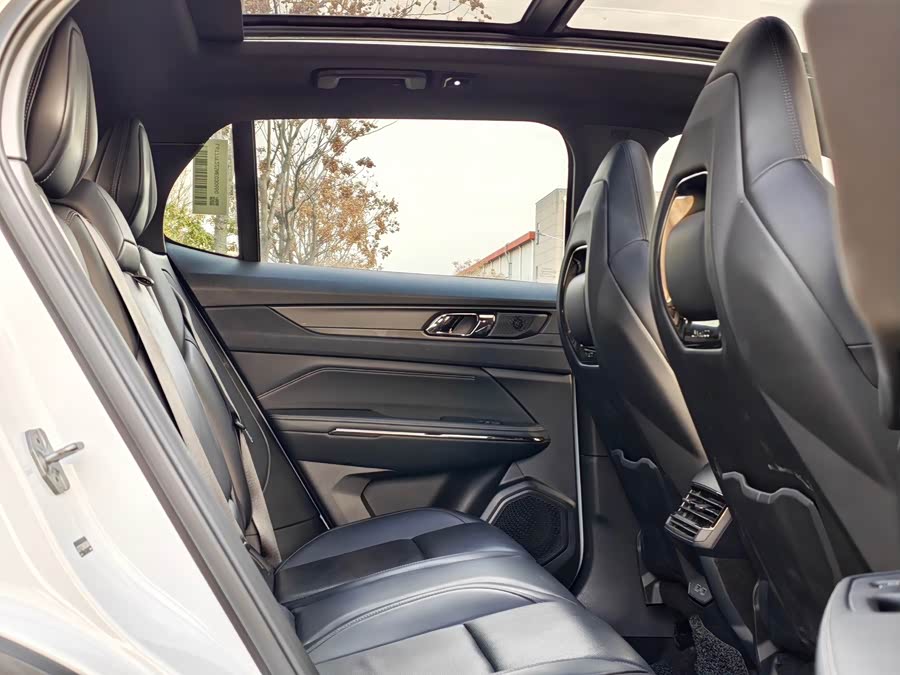 Lynk & Co 01 EM-P 2023 car image #12