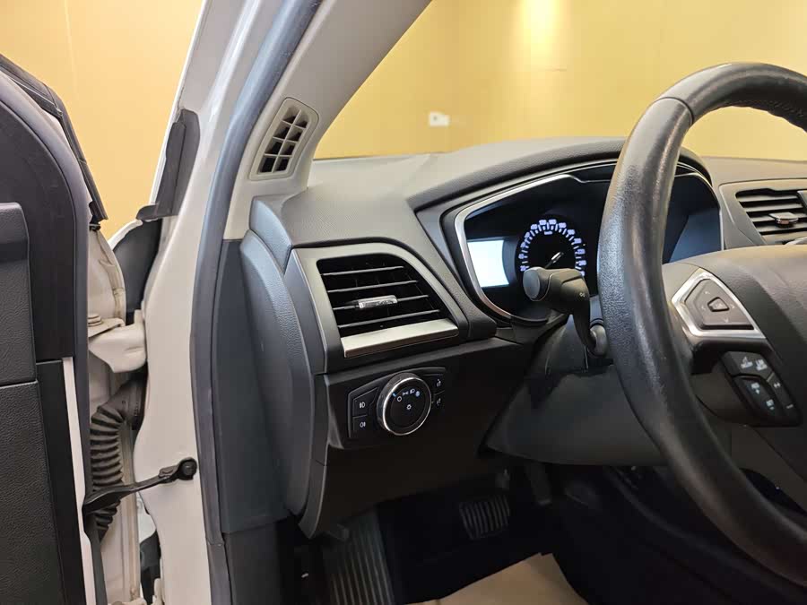 Ford Mondeo 2018 imagem de carro #12