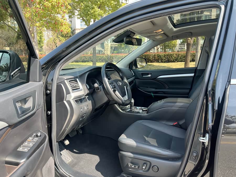 Toyota Highlander 2021 car image #12