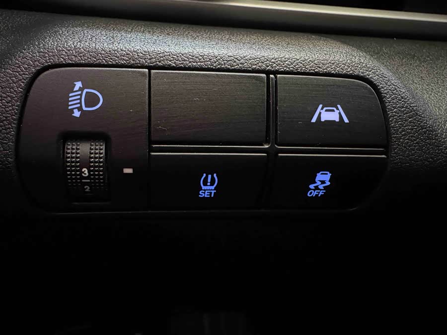 Hyundai Elantra 2021 immagine di auto #12