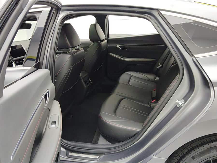 Hyundai Sonata 2023 صورة سيارة #12