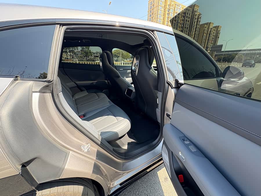 MI YU7 2025 car image #12