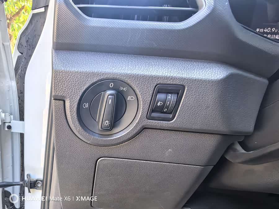 Volkswagen T-Cross 2023 car image #12