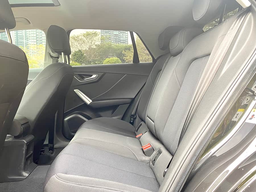 Audi Q2L 2021 صورة سيارة #12