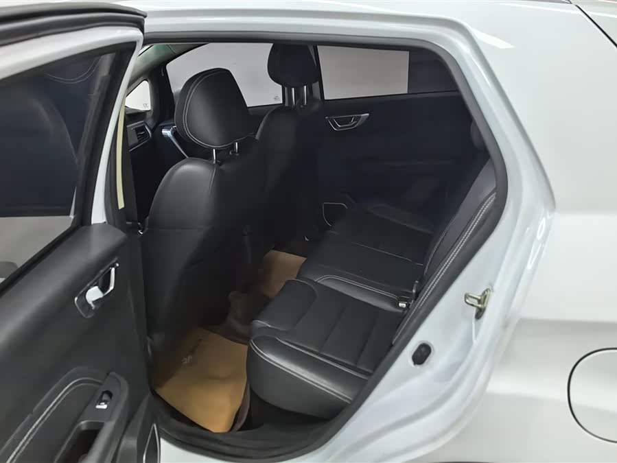 GEELY 2019 car image #12