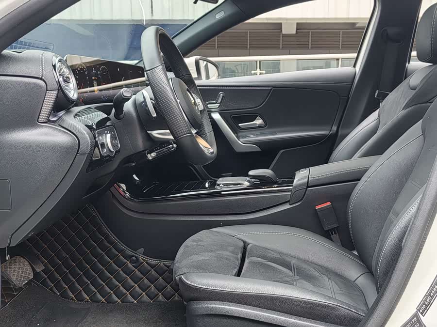 Mercedes-Benz A Class 2023 immagine di auto #12