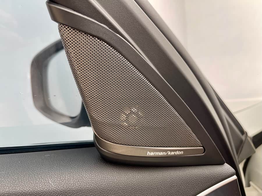 BMW 5 Series 2017 car image #12