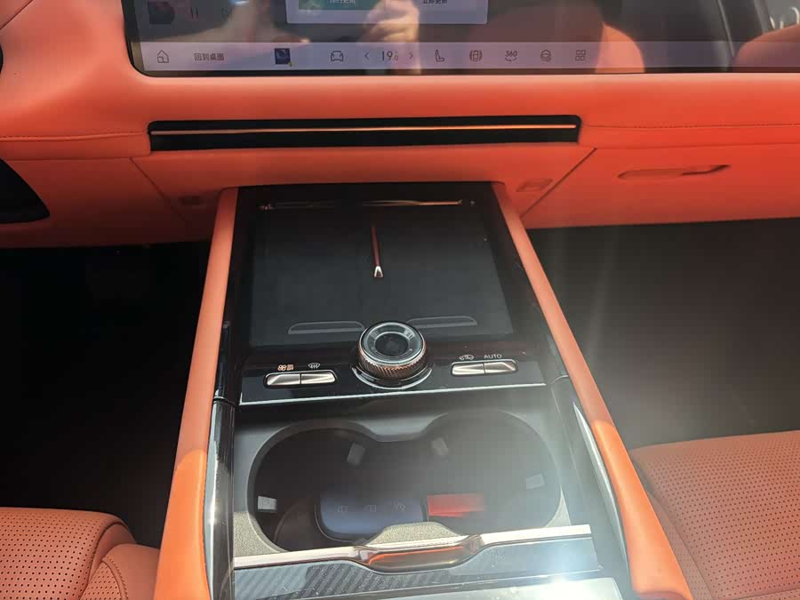 Lynk & Co 900 2025 car image #12