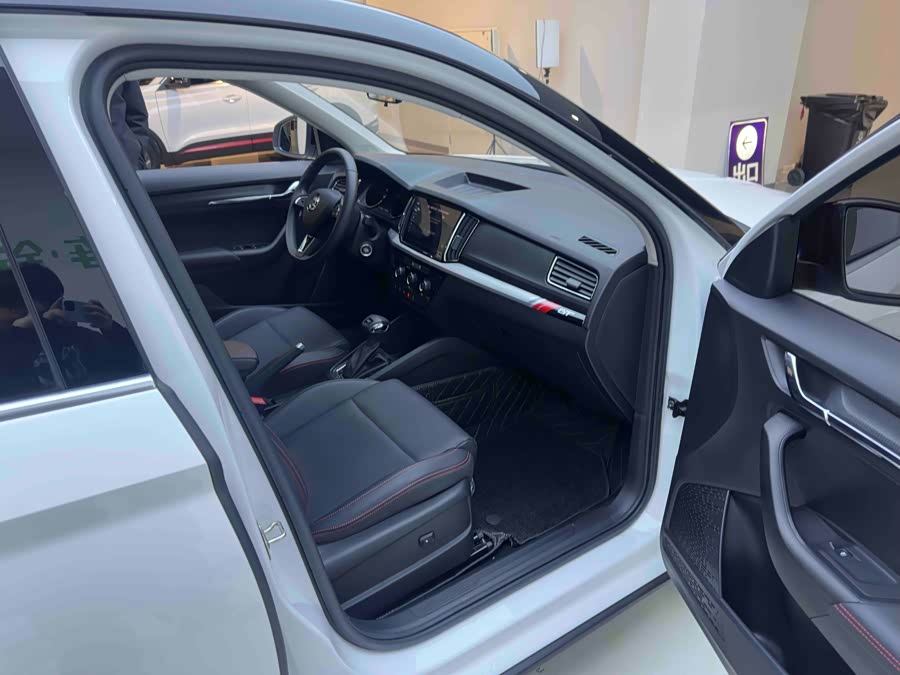 Skoda Kamiq 2023 car image #12