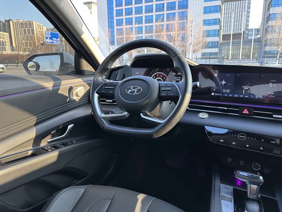 Hyundai Elantra 2021 immagine di auto #12