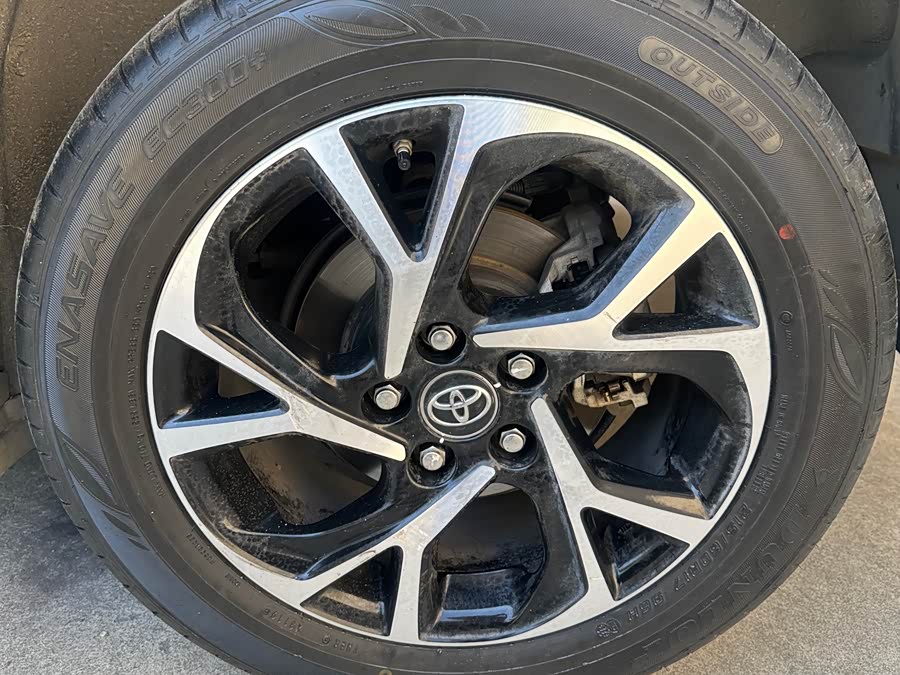 Toyota C-HR 2019 car image #12