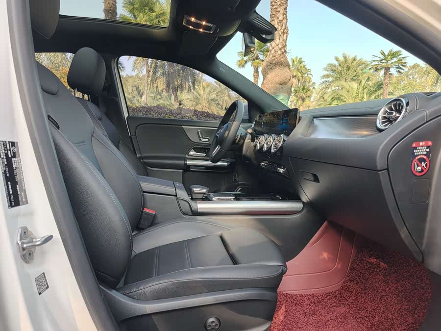 Mercedes-Benz GLA Class 2020 car image #12