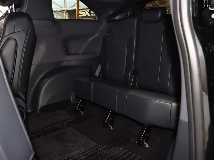 Toyota Granvia 2025 car image #12