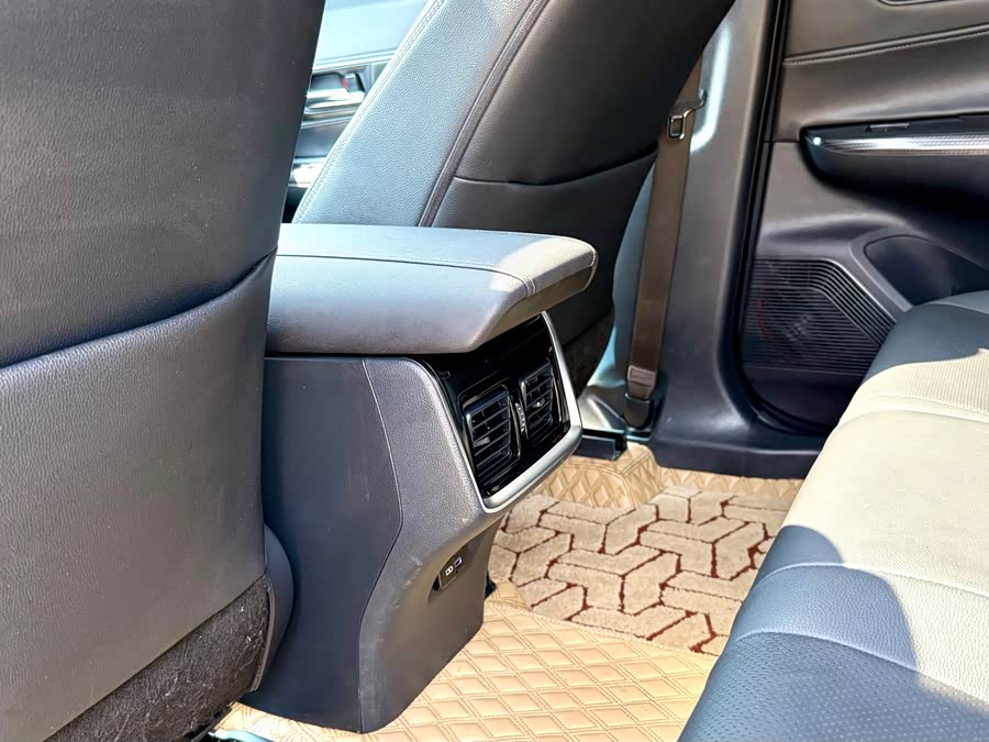 Toyota Venza 2023 car image #12