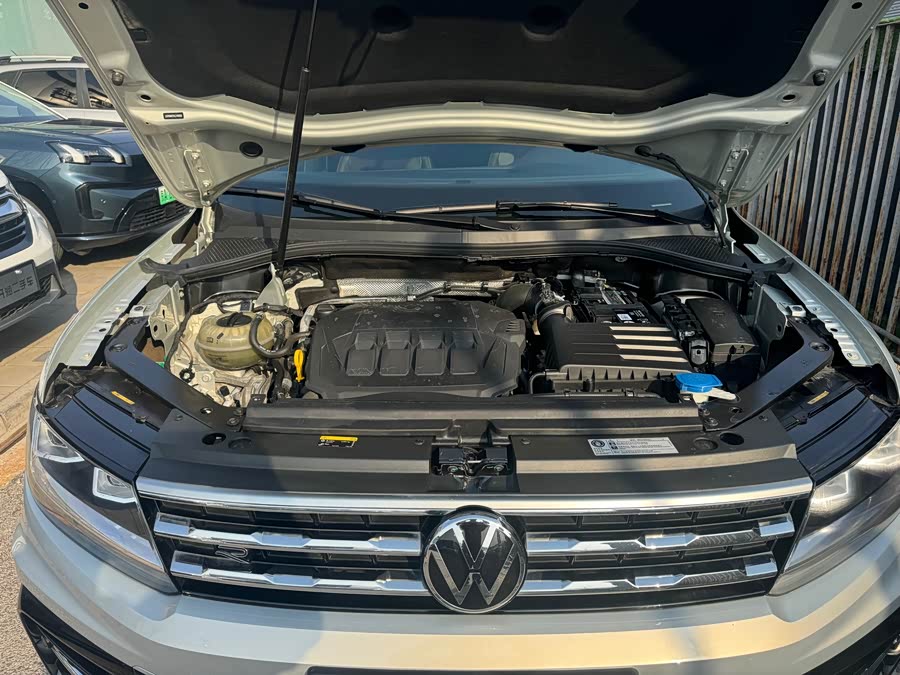 Volkswagen Tiguan L 2021 car image #12