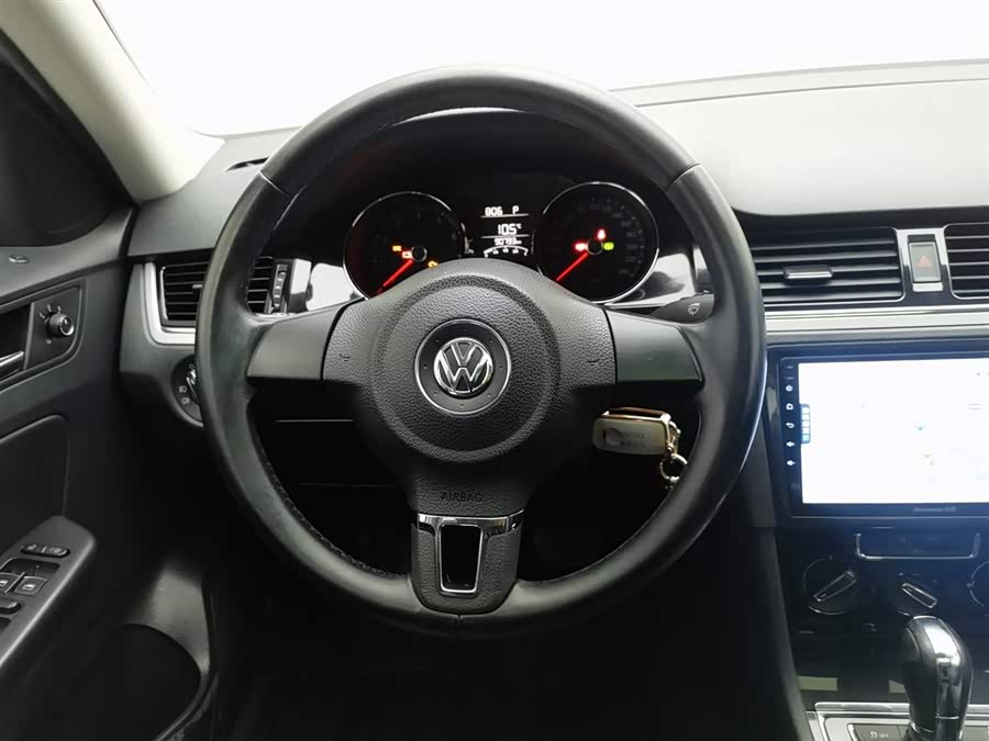 Volkswagen Bora 2013 car image #12