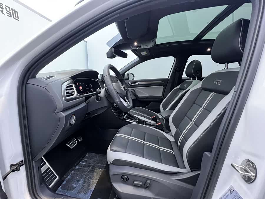 Volkswagen T-Roc 2024 #12 Volkswagen T-Roc 2024 car image #12