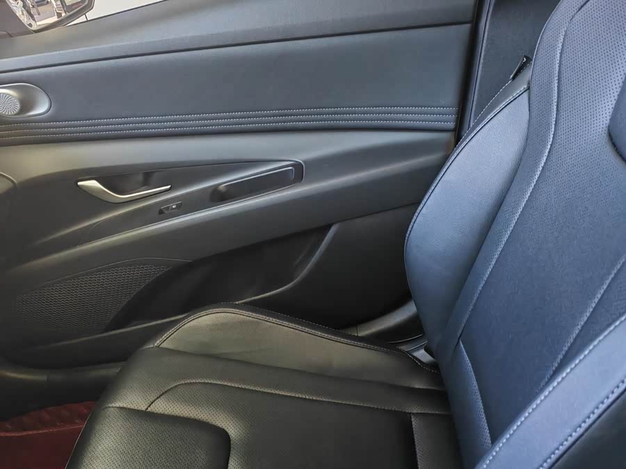 Hyundai Elantra 2023 immagine di auto #12