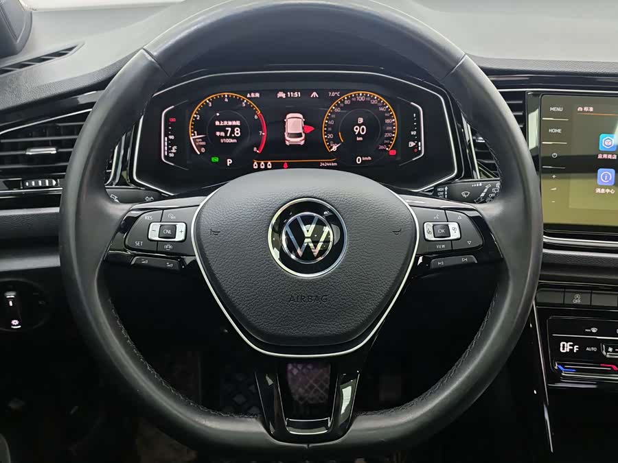 Volkswagen T-Roc 2021 car image #12