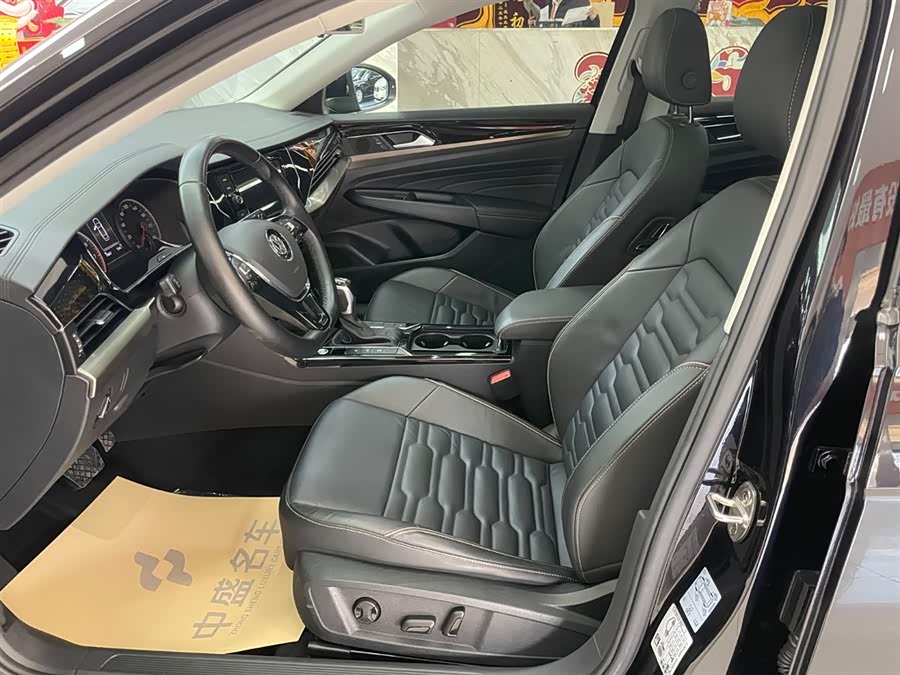 Volkswagen Passat 2020 car image #12